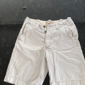 Hollister men’s shorts. Button closure.